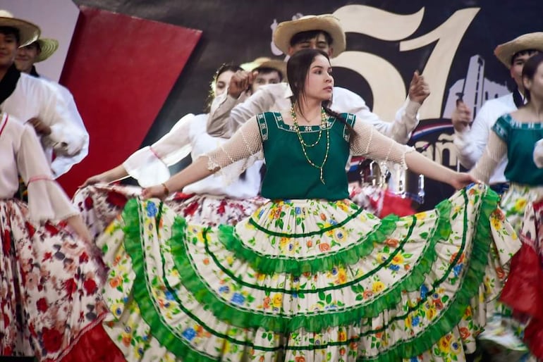 Con festivales y desfile se festejan los 51 años de creación del municipio de Saltos del Guairá.