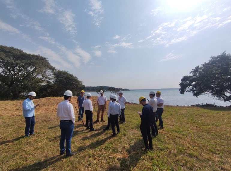 Visita técnica para licitación del proyecto de la futura planta solar flotante de Itaipú.