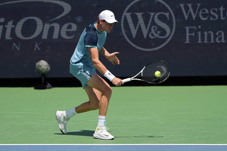 Jannik Sinner avanza en Cincinnati