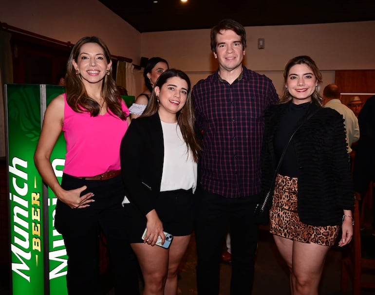 Gabriela Pérez, Inés Álvarez, Miguel Medina y Paz Mendieta. 