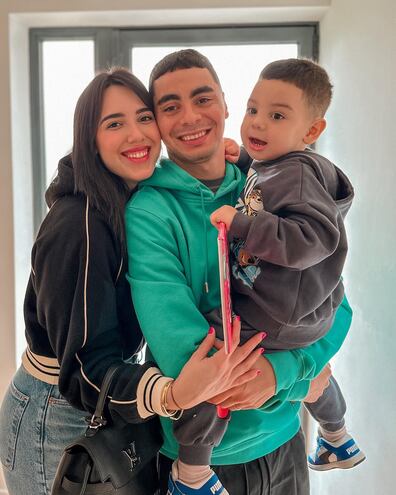 ¡Bella familia! Alexia Notto, Miguel Almirón y Francesco vivieron un inolvidable día en la previa navideña.