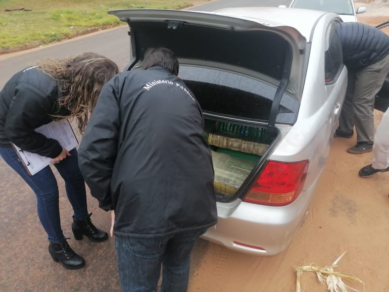 La valijera de uno de los rodados estaba cargado de bolsas de marihuana