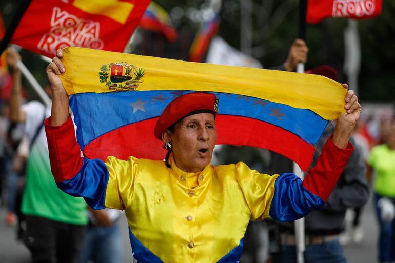 Un partidario del presidente venezolano Nicolás Maduro marcha el pasado viernes en Caracas.