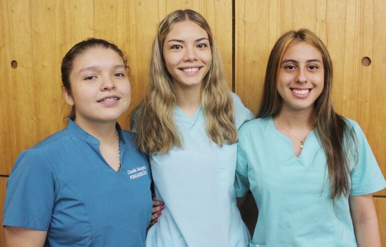 Camila Mongelós, Nathalia Duarte y Noemi Gómez.