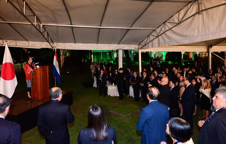 La embajadora de Japón Yoshie Nakatani, recibió a invitados en su residencia en Asunción.