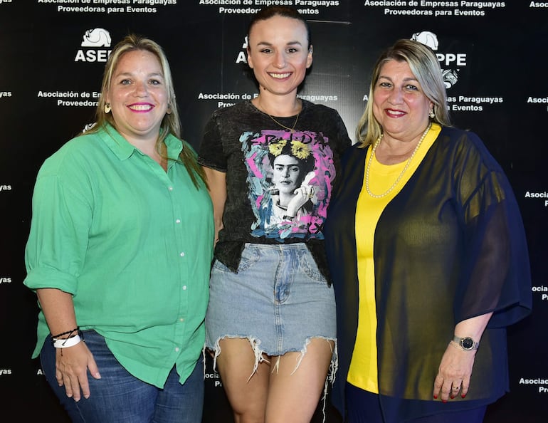 Adriana Saccarello, Tania Villalba y Desirée Grillón.