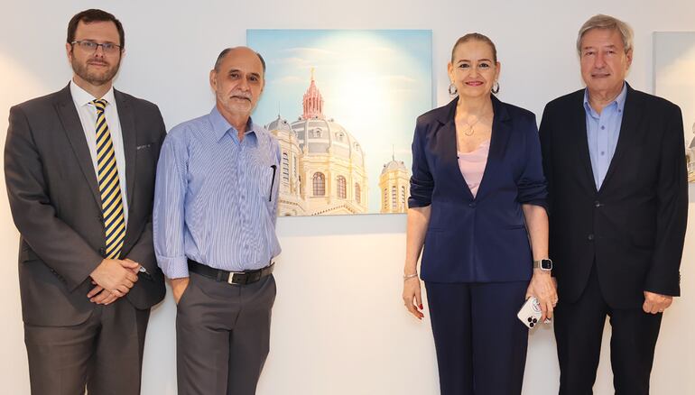 Martin Lorieto, Horacio Guimaraens, Victoria Iglesias y el embajador de Uruguay, Eduardo Bouzout.