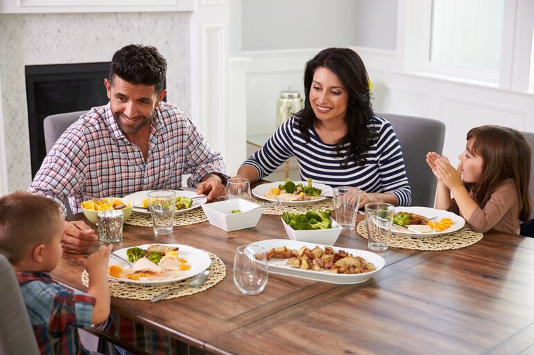 La cena es la ocasión ideal para compartir una comida sin apuros y especial para el diálogo sobre las actividades realizadas durante el día.