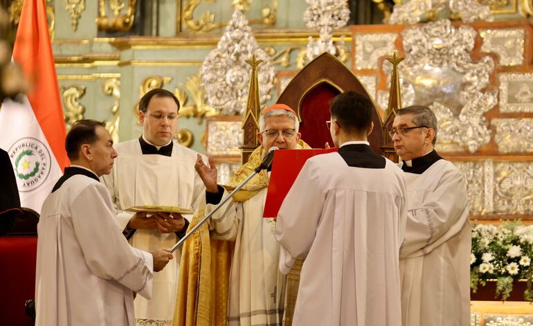 El cardenal Adalberto Martínez, arzobispo de Asunción, durante la homilía del tedeum, llevado a cabo en la Catedral Metropolitana de Asunción esta mañana por las Fiestas Patrias.