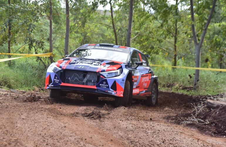 El Hyundai i20 N Rally 2 de Fabrizio Zaldívar y Marcelo der Ohannesian en el Rally de las Colonias, la quinta fecha del Campeonato Nacional de Rally 2023.