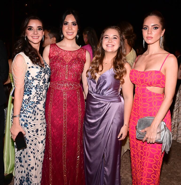 Cristina Brizuela, Carmen Paredes, Juliana Carmone y Tana Da Re.