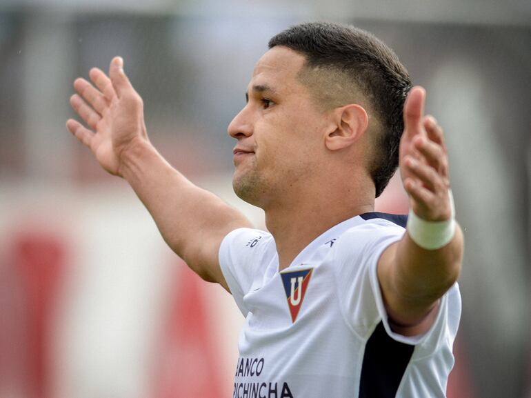 El paraguayo Alex Arce, futbolista de la Liga de Quito, celebra un gol en el partido frente a Macará por la primera fecha de la segunda ronda de la Serie A 2024 de la Liga Pro.