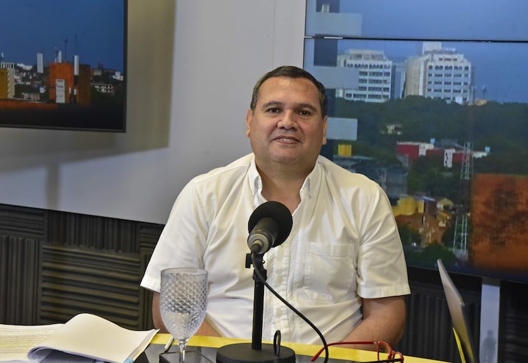 El senador cartista Derlis Maidana, este sábado 16 de noviembre, en estudios de ABC Cardinal.