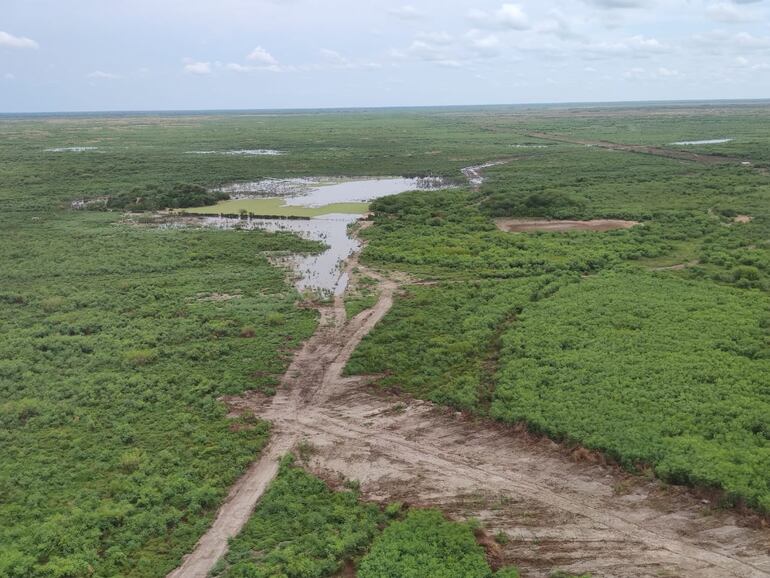 Aguas del Pilcomayo llegando a la zona de Gral. Díaz, en  propiedad de la Ganadera Los Manantiales,   área donde se realizó un sobrevuelo días atrás para  verificar el escurrimiento.