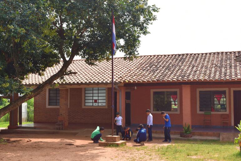 Un total de 54 niños son los beneficiarios del almuerzo escolar en la escuela San Pablo de José Fassardi.