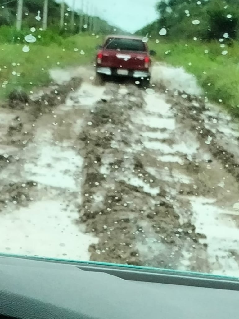 Así se encuentra actualmente el camino para llegar a Bahía Negra.