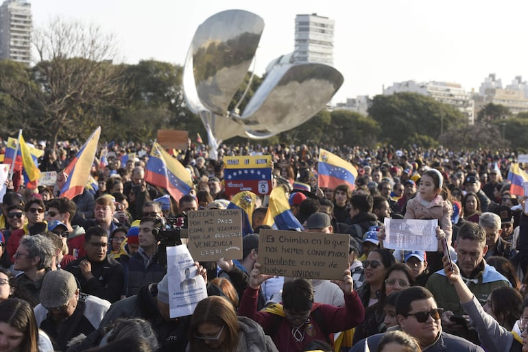 Ciudadanos venezolanos que residen en Argentina durante una una protesta reciente.