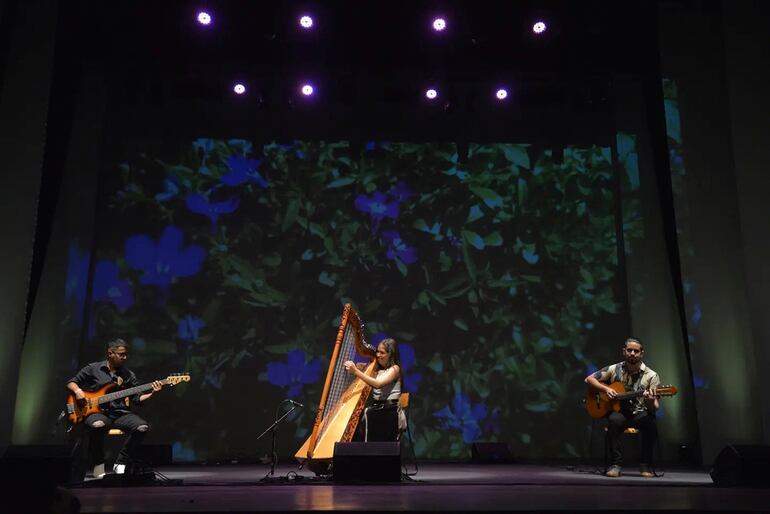 Jessi Báez y su grupo ofrecieron una poderosa presentación.