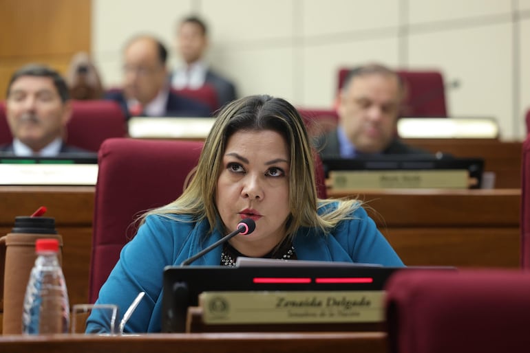 Zenaida Delgado (ANR-HC), senadora tránsfuga.