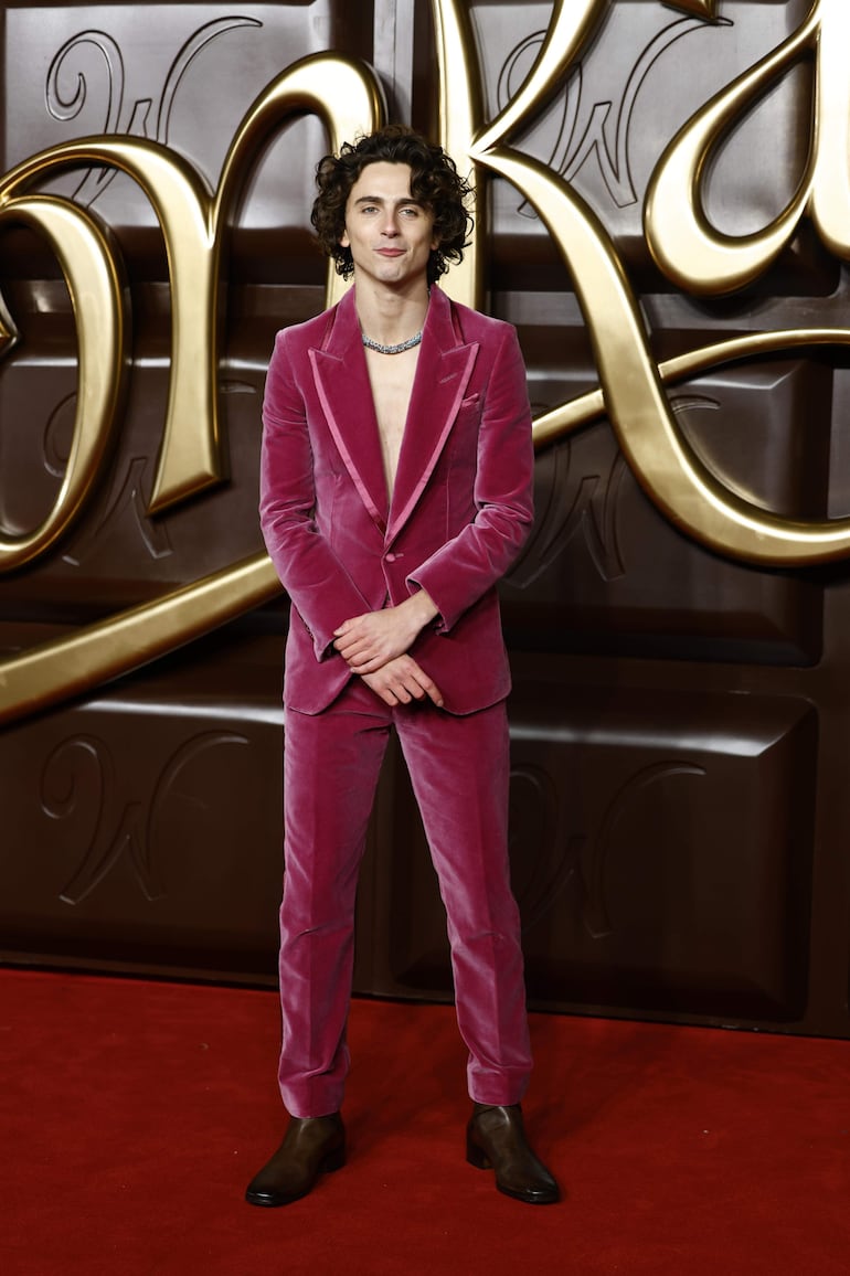 El "total look" de Timothée Chalamet en su paso por la alfombra roja del Royal Festival Hall en Londres. (EFE/EPA/TOLGA AKMEN)
