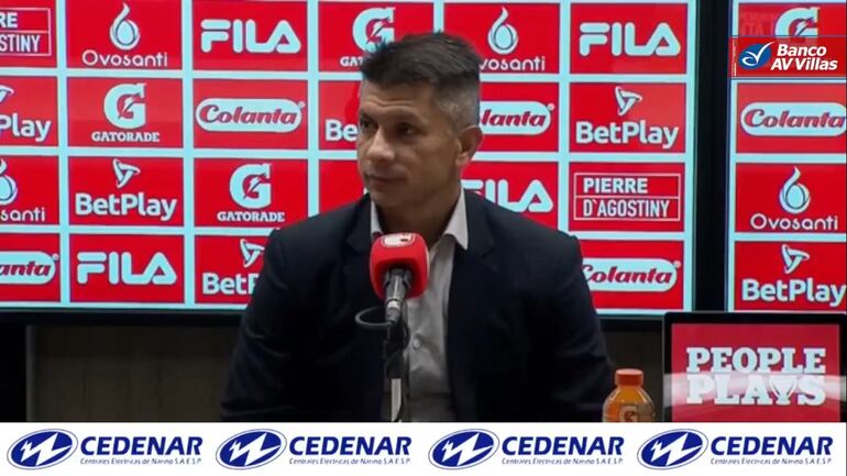 El paraguayo Gustavo Florentín, entrenador de Deportivo Pasto, en la conferencia posterior al partido frente a Independiente Santa Fe por la primera fecha de torneo Clausura 2024 en el estadio Campín, En Bogotá, Colombia.