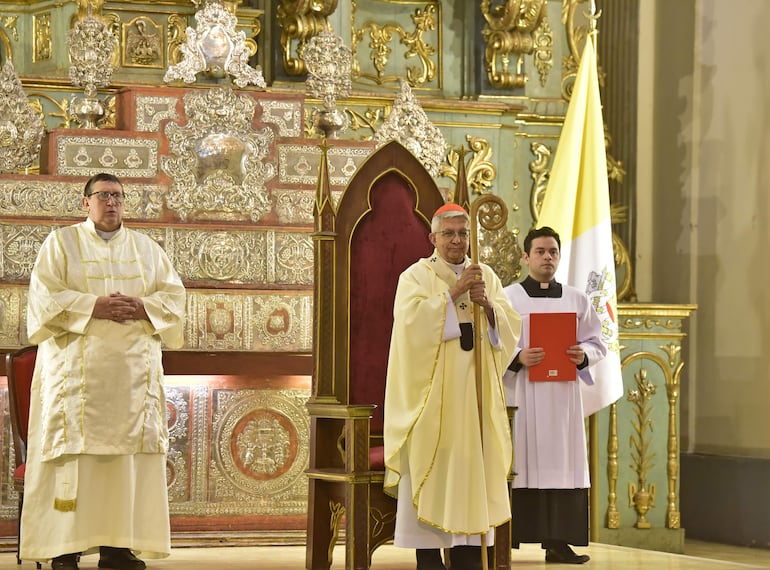 Misa de Navidad en la Catedral Metropolitana fue presidida por el cardenal paraguayo Adalberto Martínez. 