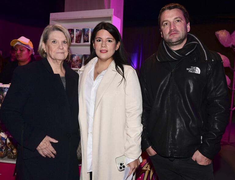 Teresa Lacarrubba, Andrea Medina y Guillermo Figueredo.