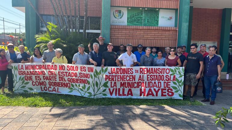 Algunos de los ocupantes vip realizaron días atrás una manifestación frente a la Municipalidad de Villa Hayes.