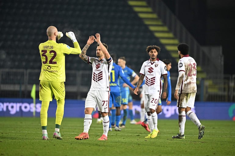 Empoli (Italy), 13/12/2024.- Players of Torino celebrate winning the Italian serie A soccer match between ACF Fiorentina and Torino FC, in Empoli, Italy, 13 December 2024. (Italia) EFE/EPA/CLAUDIO GIOVANNINI
