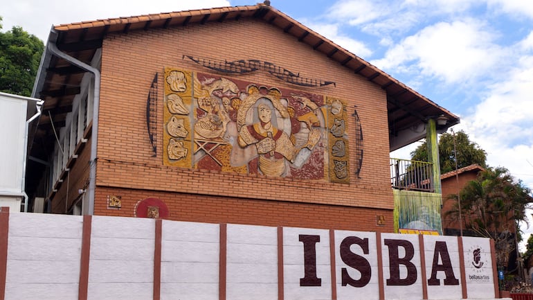 Fachada de la sede del Instituto Superior de Bellas Artes.