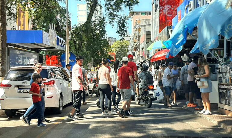 Compras por regreso a clases generan importante movimiento comercial en Ciudad del Este