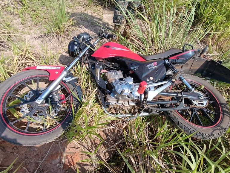 La motocicleta en el que viajaba a víctima.