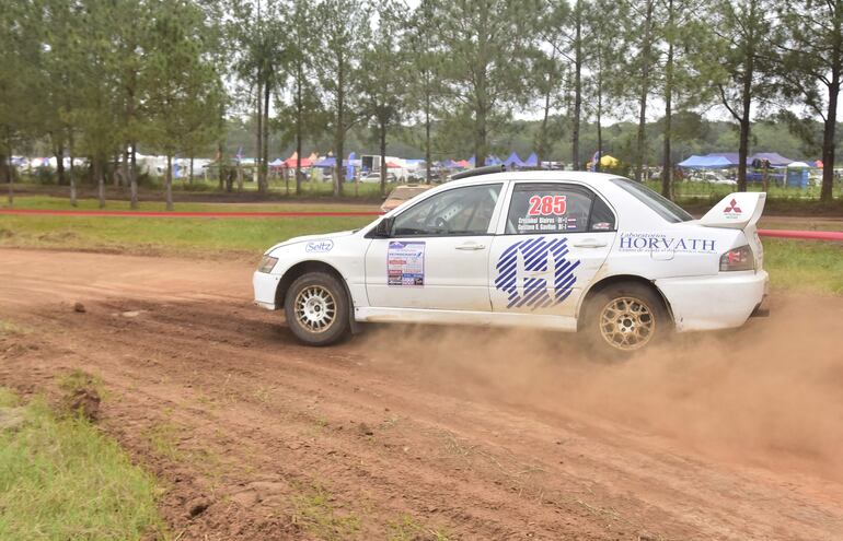 Cristóbal Blaires y Gustavo Gavilán, a bordo de éste Mitsubishi Lancer Evo IX, comandaron las acciones en la Clase RC2N.