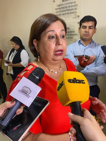 La senadora Esperanza Martínez criticó a al presidente Santiago Peña por no tener una hoja de ruta pese a manejar tanto poder y mayorías parlamentarias.