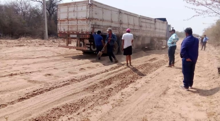 Pobladores de la zona del Pilcomayo, oriundas de localidades como La Pava, Represa, San Agustín, Pelícano hasta la zona de Prats Gill, solicitaron hace semanas la intervención de sus caminos. 