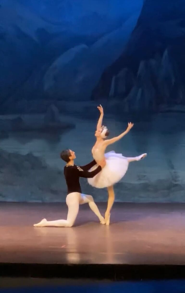 Los solistas del Ballet de San Petersburgo en el escenario del Teatro Municipal.