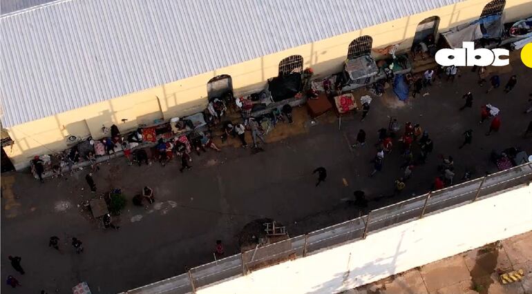Así se ve esta mañana la cárcel de Tacumbú, en medio de la toma de control por parte de los internos. Hay 22 funcionarios penitenciarios retenidos desde ayer.