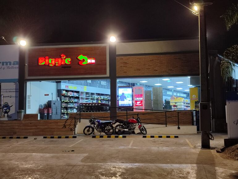 La Policía Nacional reporta que un local comercial “Biggie” de Luque fue víctima de asalto a mano armada