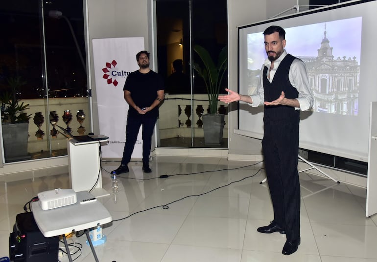 Agustín Albornoz y Juan Manuel Talavera en el día del lanzamiento de "Belluras del CHA".