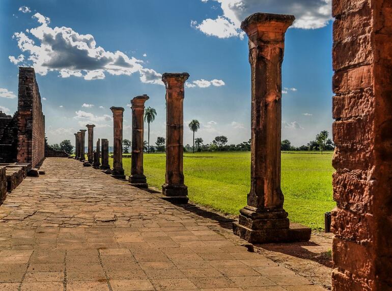 En Itapúa y Misiones se encuentran las imponentes reducciones jesuíticas. 