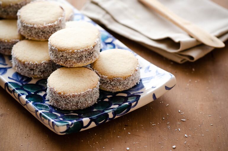 Clásicos alfajores rellenos con dulce de leche.