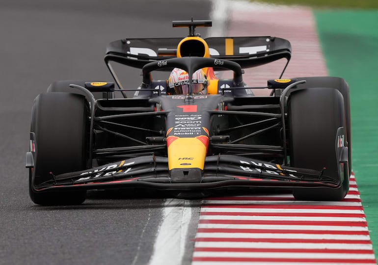 Max Verstappen en una parte del circuito de Suzuka, en Japón