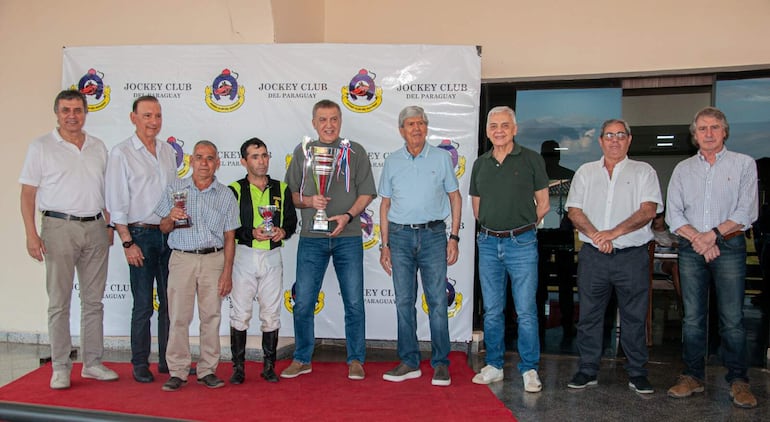 Allegados a Baham Kddim del stud El Cacique celebraron el triunfo en el premio especial "Fundación".