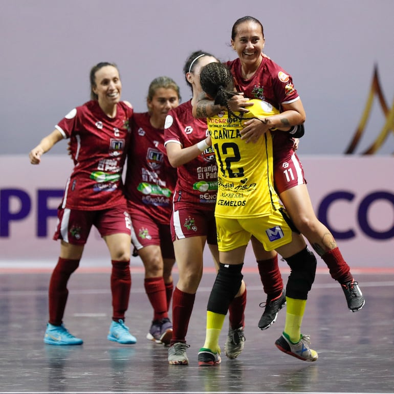 Las chicas del Exa Ysaty celebran un gol en la Libertadores 2023. Las Yakas ocuparon el cuarto puesto.