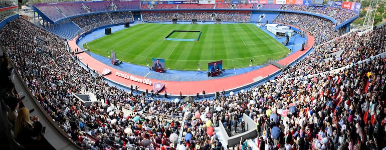 Más de 28.000 personas se congregan desde esta mañana en la asamblea mundial de los Testigos de Jehová, en La Nueva Olla de Barrio Obrero, Asunción.