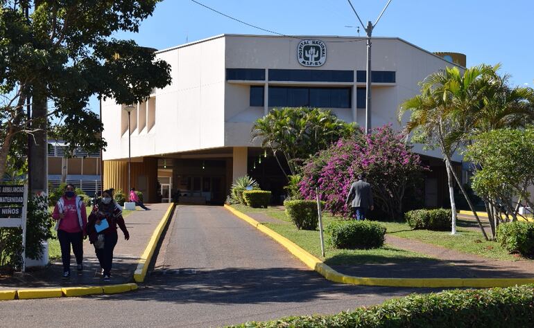 Los pacientes oncológicos piden que se les vuelva a habilitar el sector de atención en el Hospital Nacional de Itauguá.