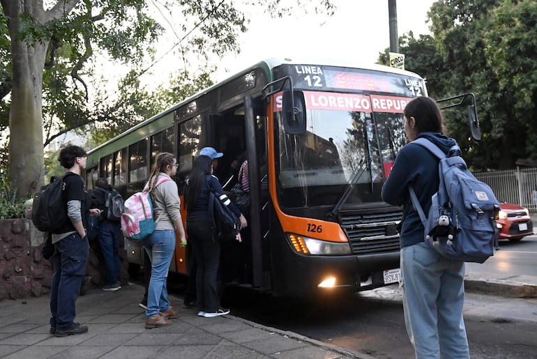 Los choferes del transporte público también piden espacio para participar en el proceso de la reforma del transporte público.