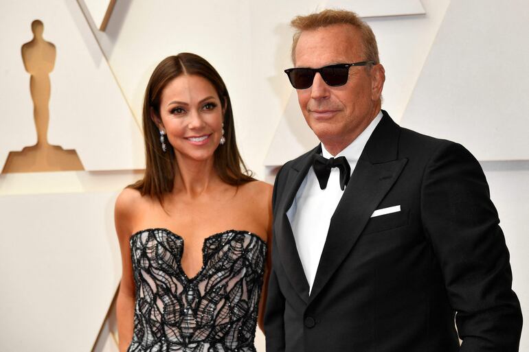 El actor Kevin Costner y su esposa Christine Baumgartner están en trámites de divorcio tras 18 años de matrimonio. (ANGELA  WEISS/AFP)