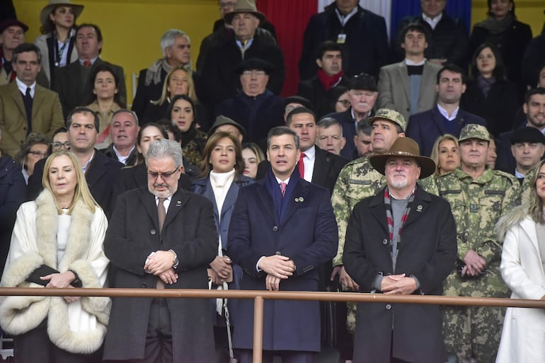 Enrique Duarte, titular de la UIP, junto al presidente Santiago Peña y el titular de la ARP Daniel Prieto en el acto de inauguración de la última expo que organizaron en conjunto en julio pasado.