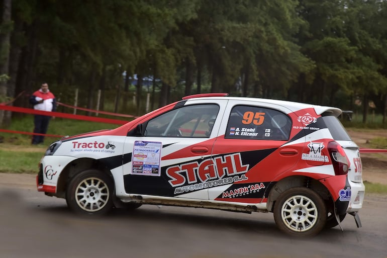 En la Clase RC5, la tripulación de Aldo Stahl y Nicolás Elizaur con el Toyota Etios, fue la más rápida en la jornada de ayer.